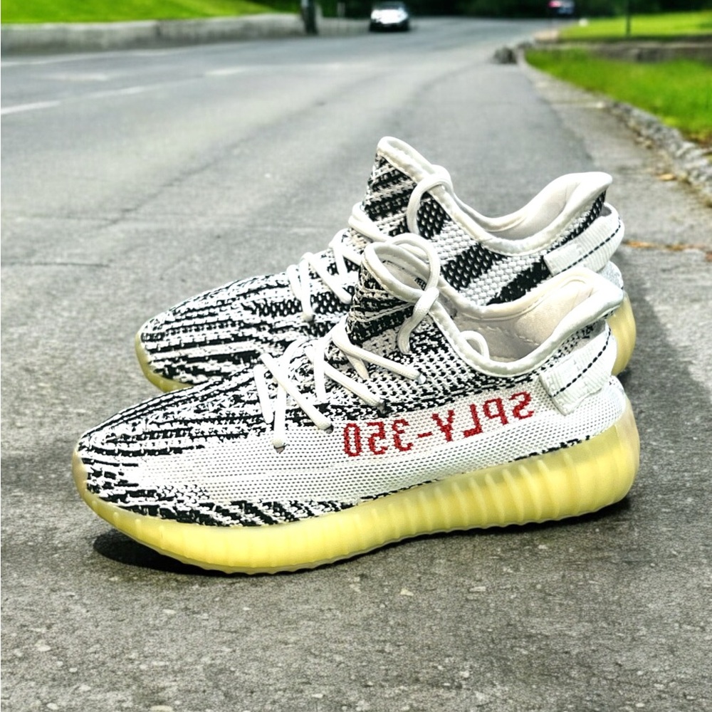 Adidas Yeezy Boost 350 V2 Zebra Sneakers Size 6.5.